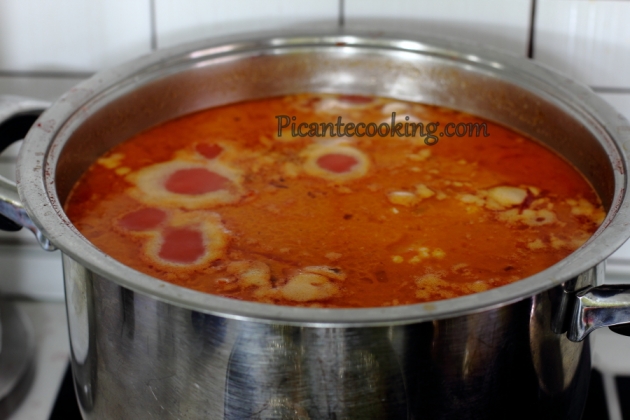 Borsch ucraniano rojo tradicional