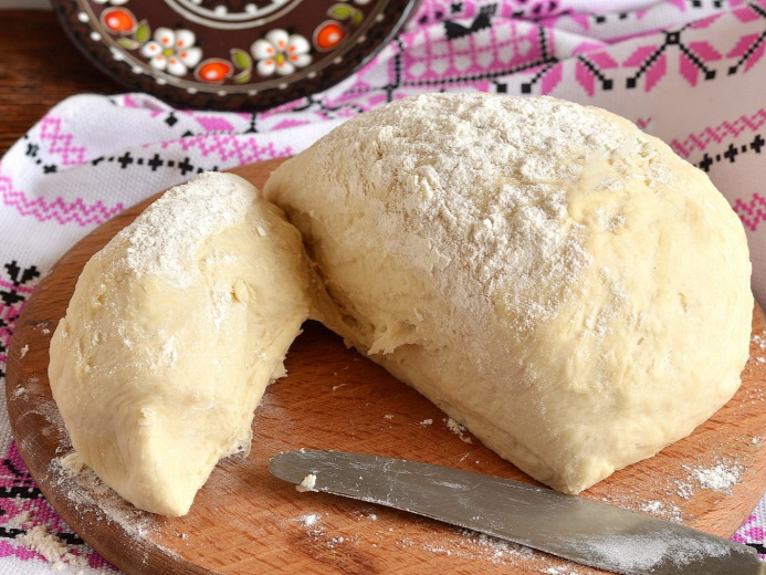 Masa de agua caliente para varenyky